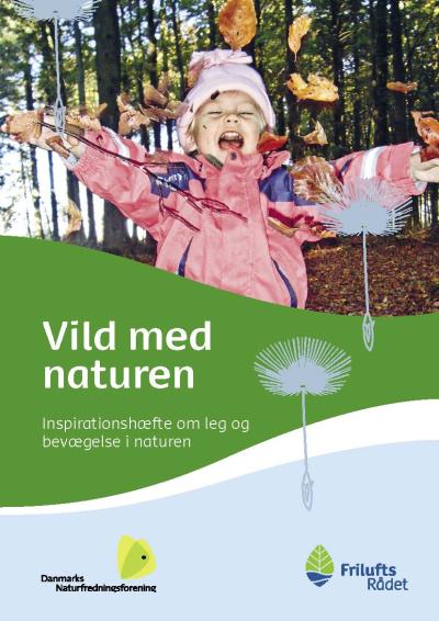 Billedet viser forsiden på inspirationskataloget"Vild med naturen 2013". Billedet på forsiden viser en piger i flyverdragt, der kaster visne blade op i luften. 